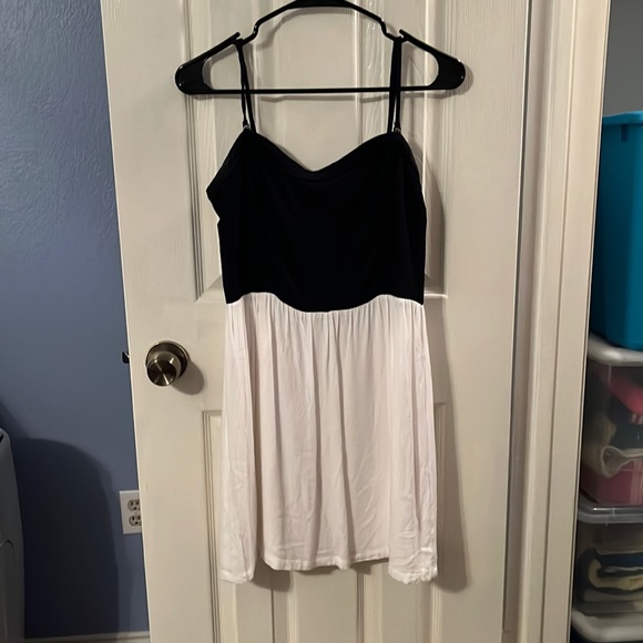 Deux Two low thigh black and white half-zip-up dress from Paris, France - Picture 1 of 3